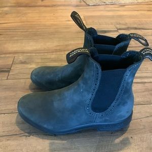 Black Blundstone size 39–Run small